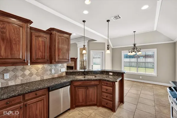 $272,900 | 806 Applewood Trail, Haughton, LA 71037