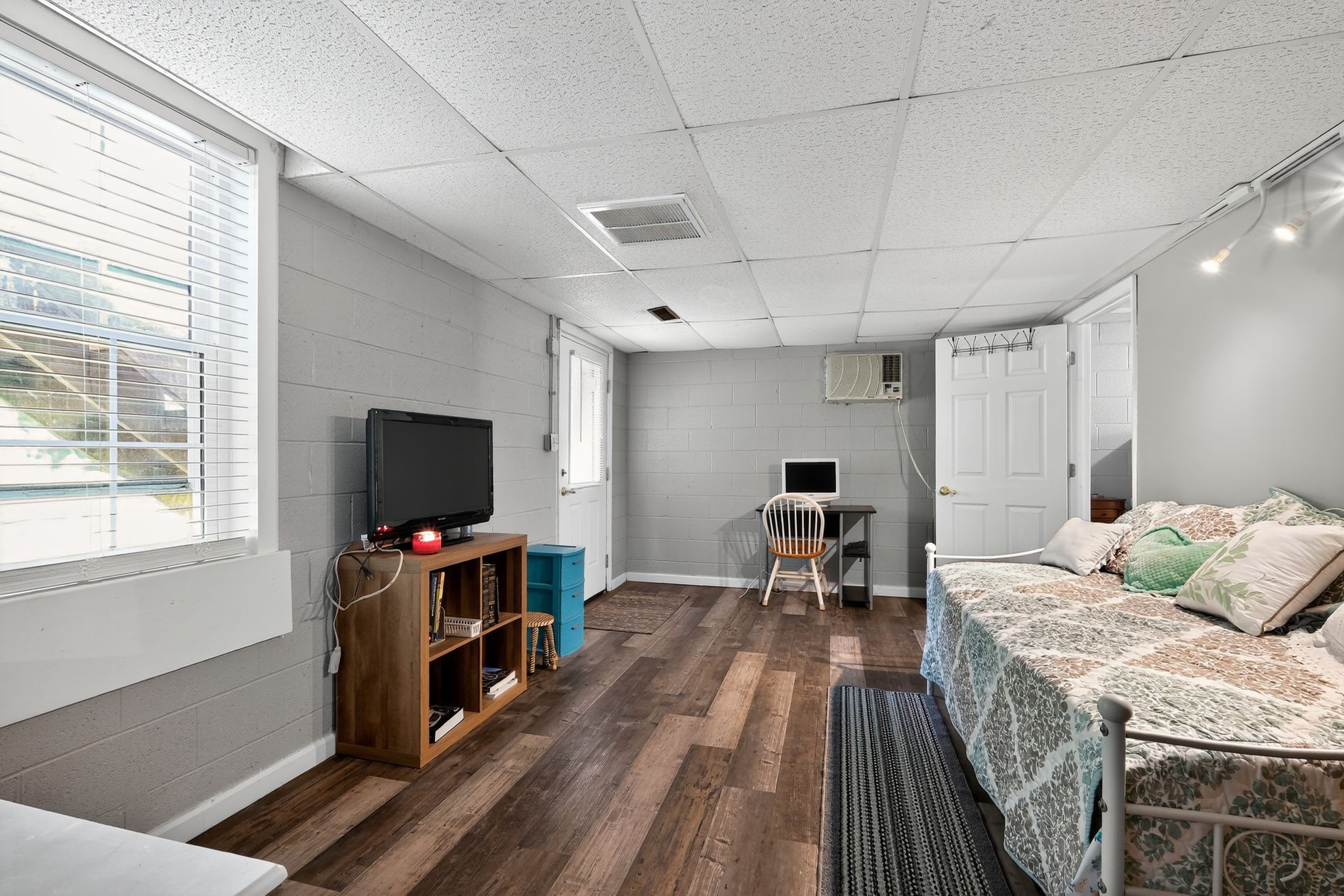 3119 Tyree Springs Road Hendersonville, TN 37075 - Photo 17 of 61 a living room with furniture and a flat screen tv