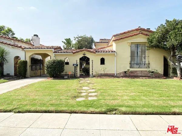 $8,000 | 203 North Doheny Drive, Beverly Hills, CA 90211