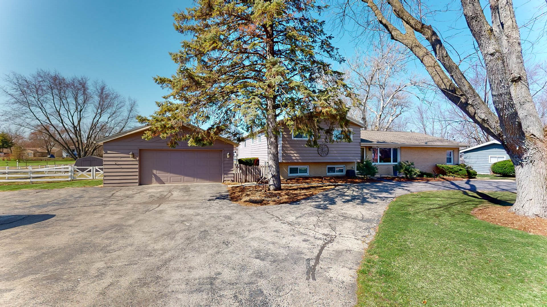 2S216 Riverside Avenue Warrenville, IL 60555 - Photo 2 of 38