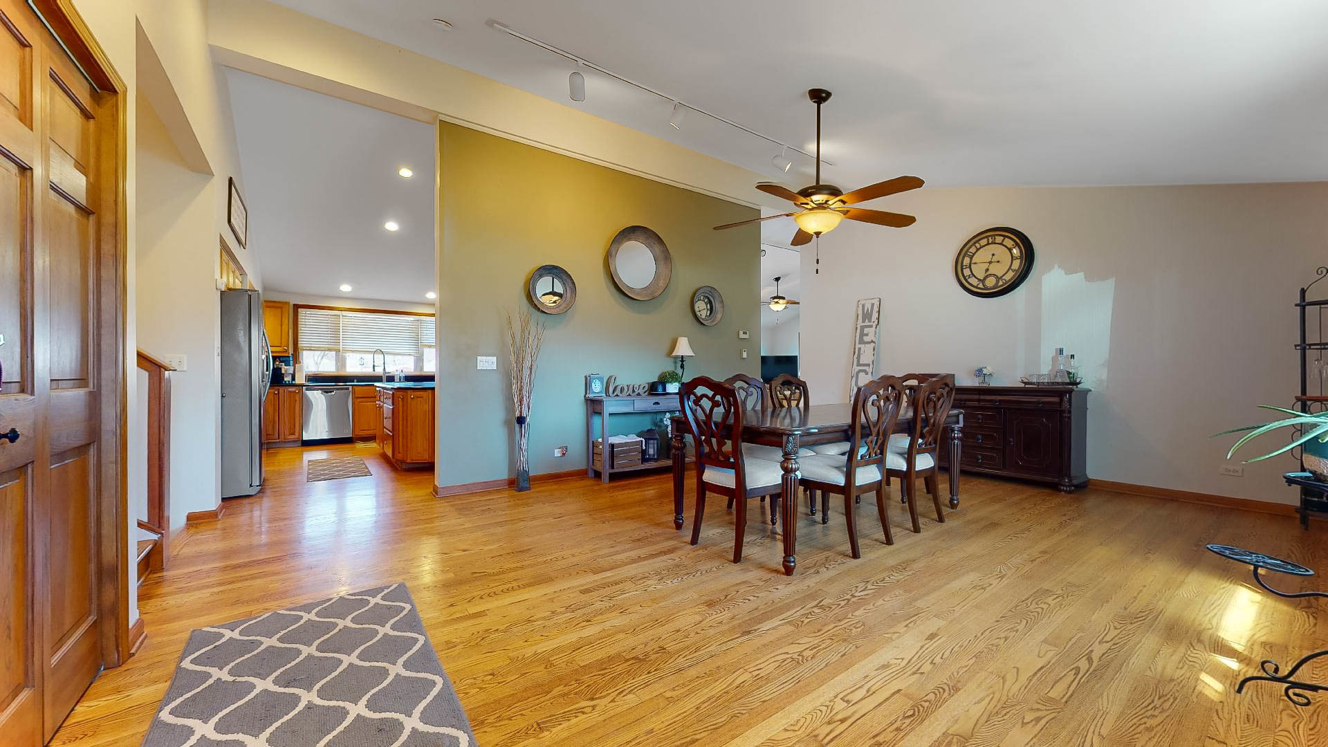 2S216 Riverside Avenue Warrenville, IL 60555 - Photo 3 of 38