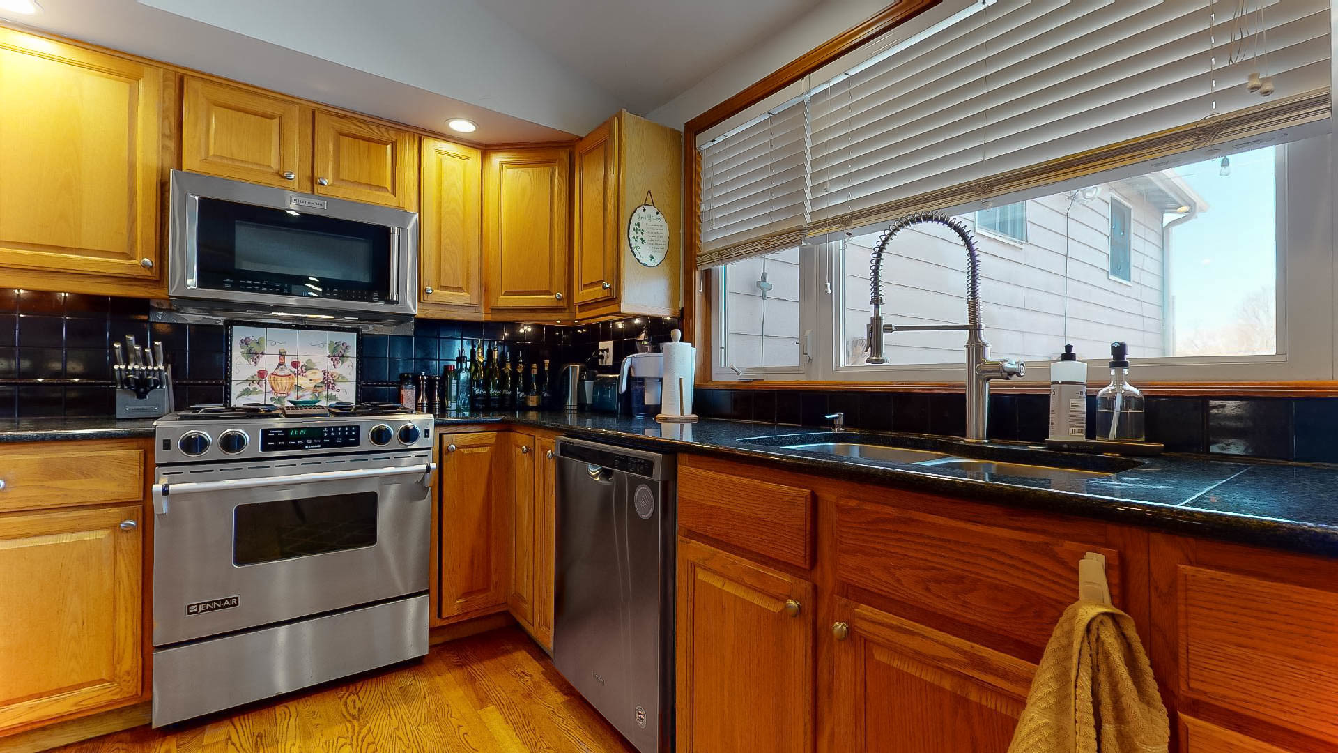 2S216 Riverside Avenue Warrenville, IL 60555 - Photo 8 of 38