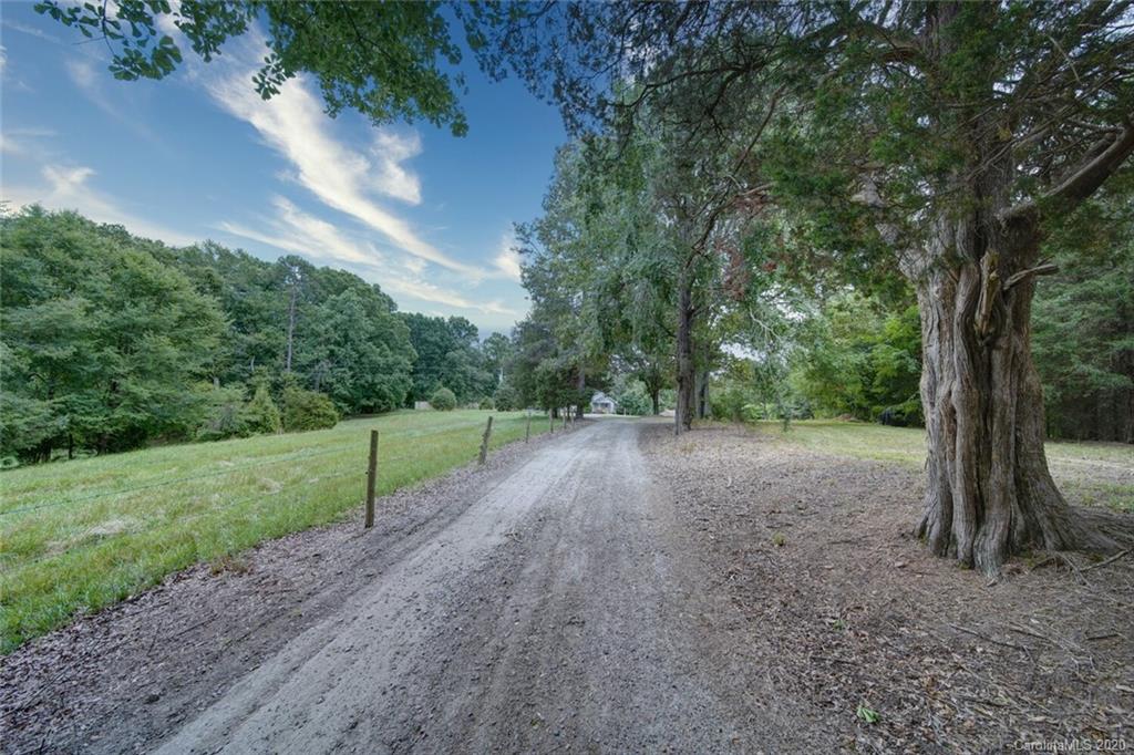 113 White Farm Road Dallas, NC 28034 - Photo 2 of 33 Gallery Image 2