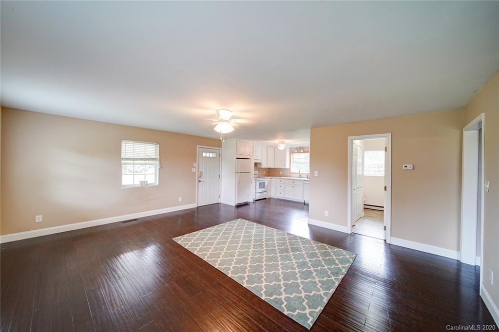 113 White Farm Road Dallas, NC 28034 - Photo 4 of 33 Gallery Image 4