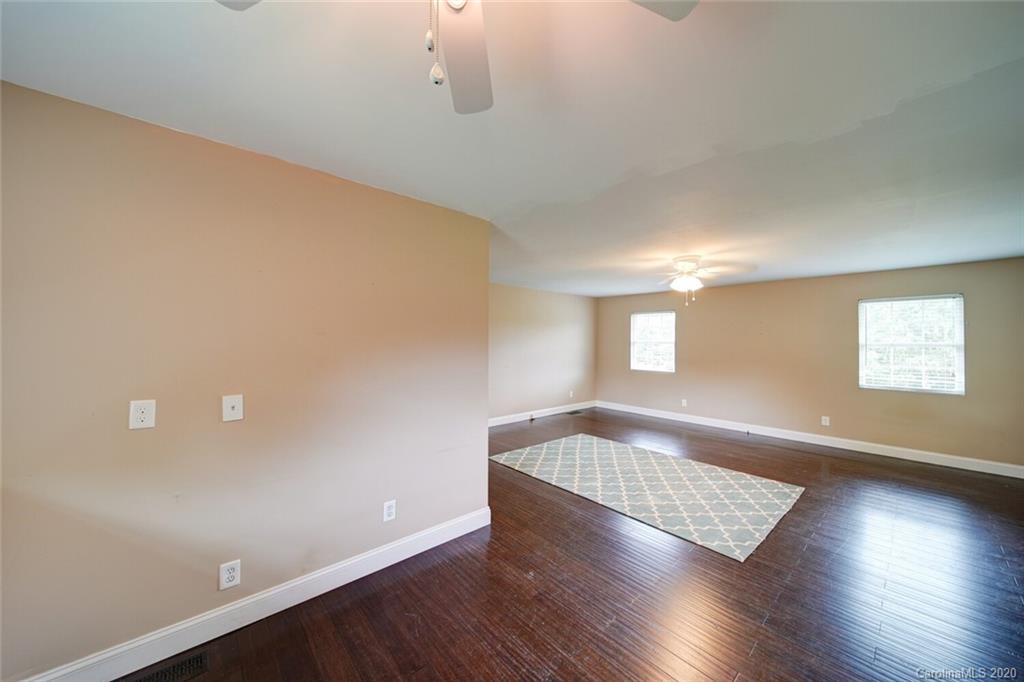 113 White Farm Road Dallas, NC 28034 - Photo 6 of 33 Gallery Image 6