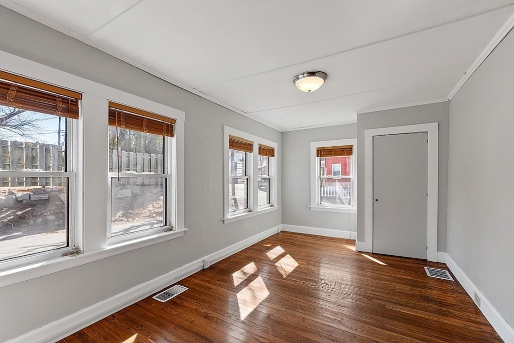 10 Traverse Street Gloucester, MA 01930 - Photo 4 of 42