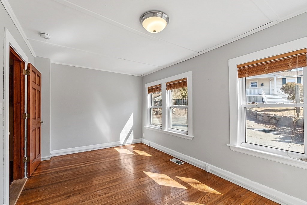 10 Traverse Street Gloucester, MA 01930 - Photo 5 of 42