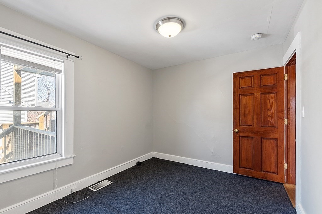 10 Traverse Street Gloucester, MA 01930 - Photo 7 of 42