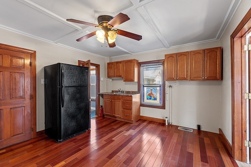 10 Traverse Street Gloucester, MA 01930 - Photo 9 of 42