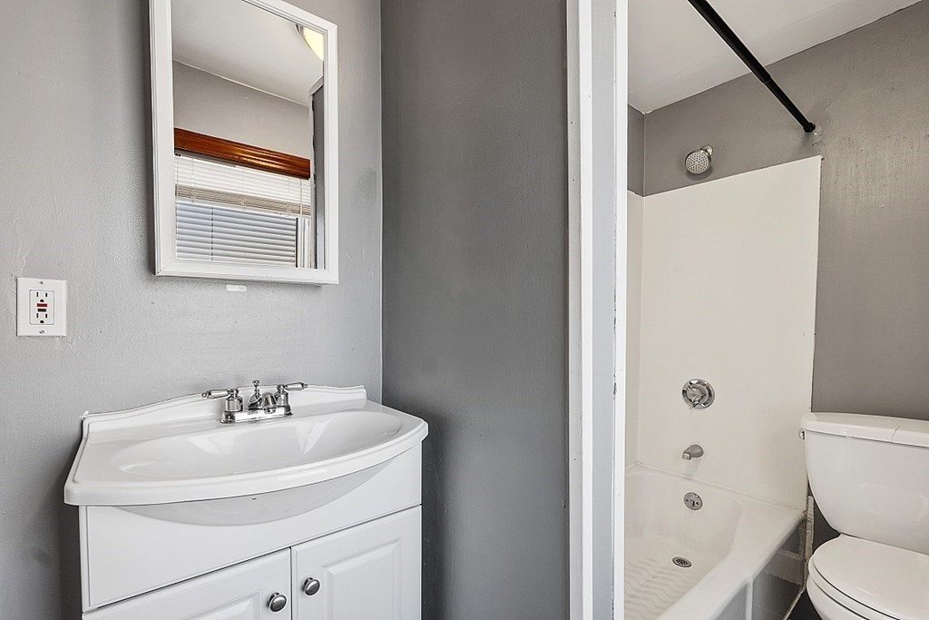 10 Traverse Street Gloucester, MA 01930 - Photo 10 of 42