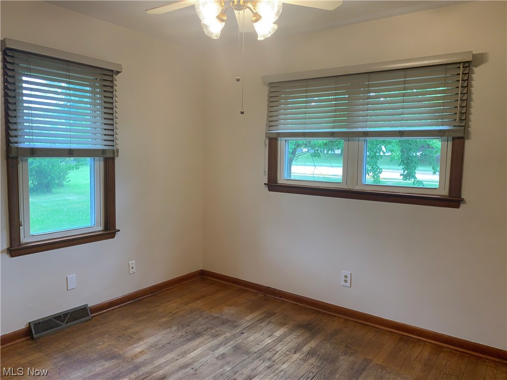 4523 Jaeger Road Lorain, OH 44053 - Photo 7 of 19 Front Bedroom (first floor)