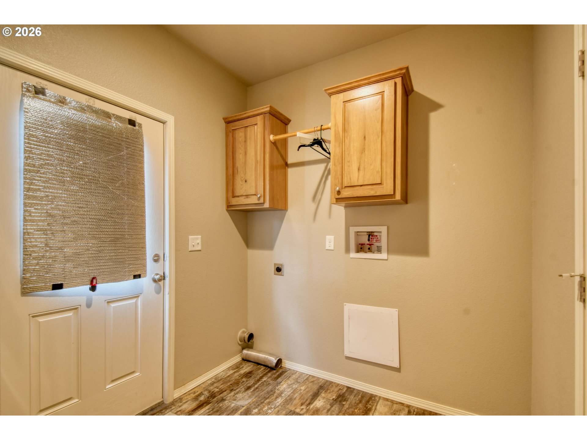 105 Columbia Street Helix, OR 97835 - Photo 28 of 34 a bathroom with a window and a shower