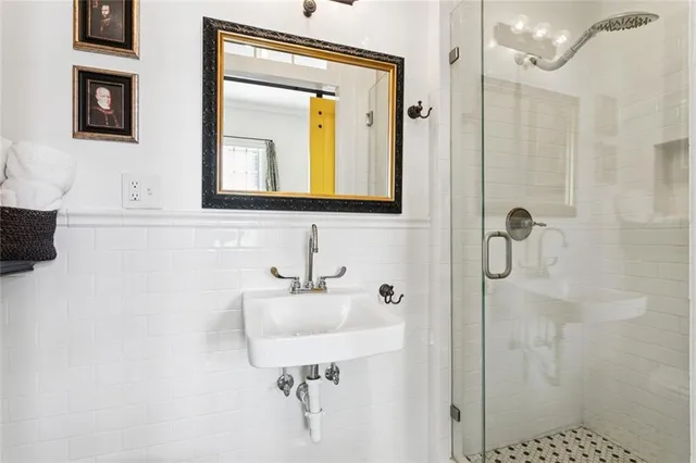 $3,495 | 3313 Annunciation Street, New Orleans, LA 70115