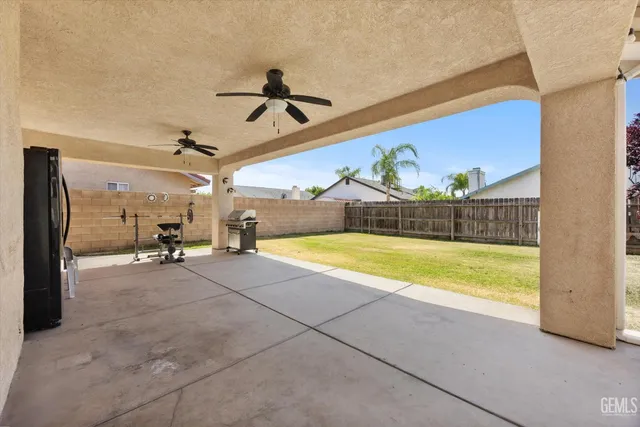 a view of a livingroom with a furniture and a ceiling fan