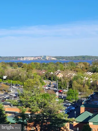 $1,695 | 2059 Huntington Avenue, Unit 909, Alexandria, VA 22303