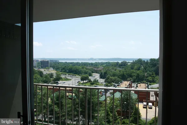 $1,695 | 2059 Huntington Avenue, Unit 909, Alexandria, VA 22303