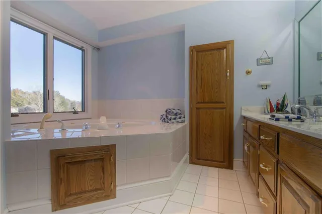 $449,900 | 1219 Pembrooke Drive, Warrensburg, MO 64093