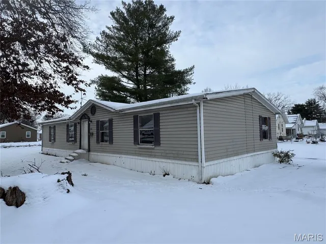 $24,900 | 602 East Nicholas Street, Carlinville, IL 62626