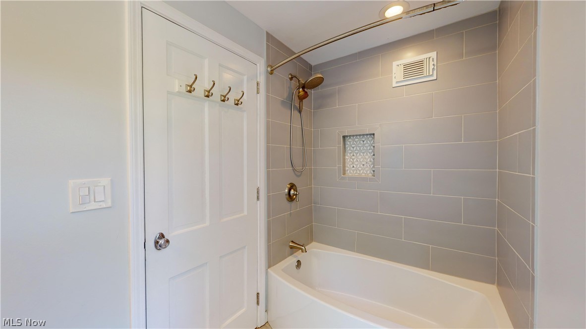 7421 Diagonal Road Kent, OH 44240 - Photo 32 of 48 Bathroom with tiled shower / bath
