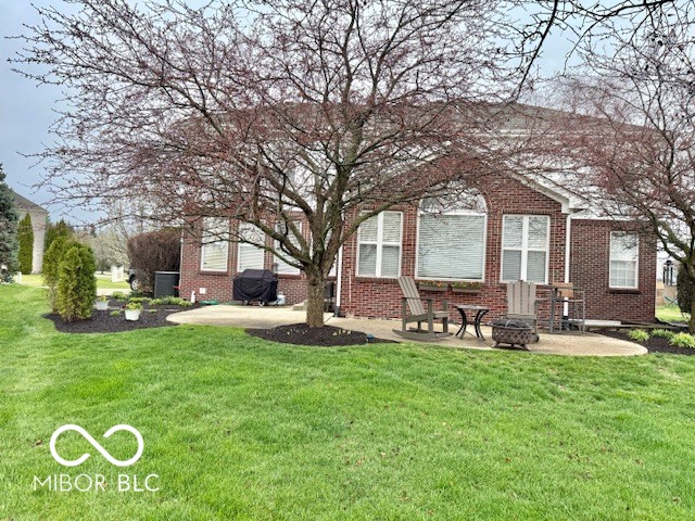 4637 Shadow Ridge Boulevard Greenwood, IN 46143 - Photo 4 of 48