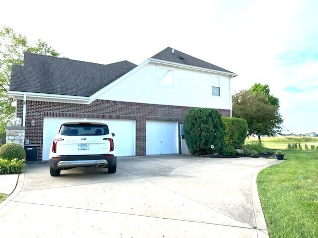 4637 Shadow Ridge Boulevard Greenwood, IN 46143 - Photo 5 of 48