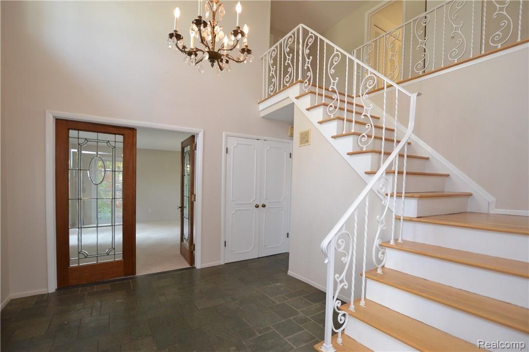 4234 Covered Bridge Road Bloomfield Hills, MI 48302 - Photo 5 of 28 Grand 2 story entrance