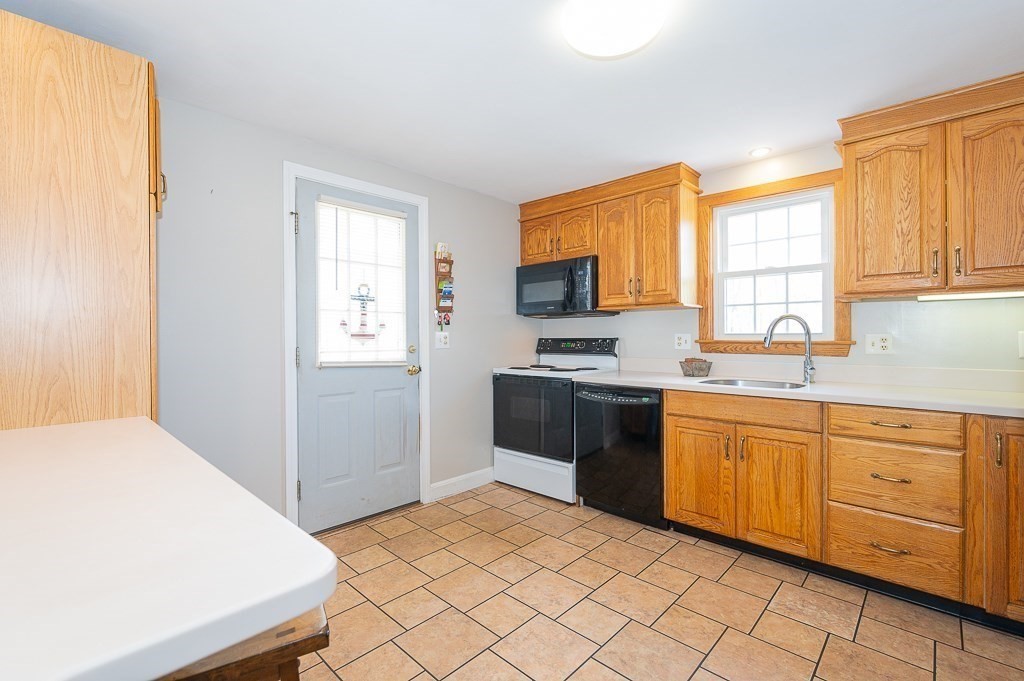 29 Dean Road Ashland, MA 01721 - Photo 7 of 42 Gallery Image 7