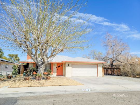816 West Graaf Avenue Ridgecrest, CA 93555 - Photo 1 of 22