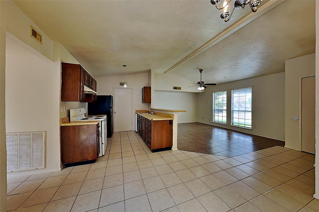 7313 Pineberry Road Dallas, TX 75249 - Photo 3 of 18