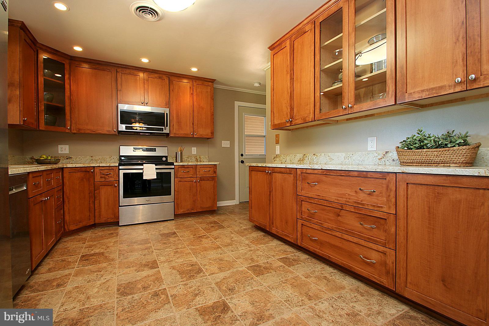 713 Riverside Drive Baltimore, MD 21221 - Photo 14 of 30 Kitchen