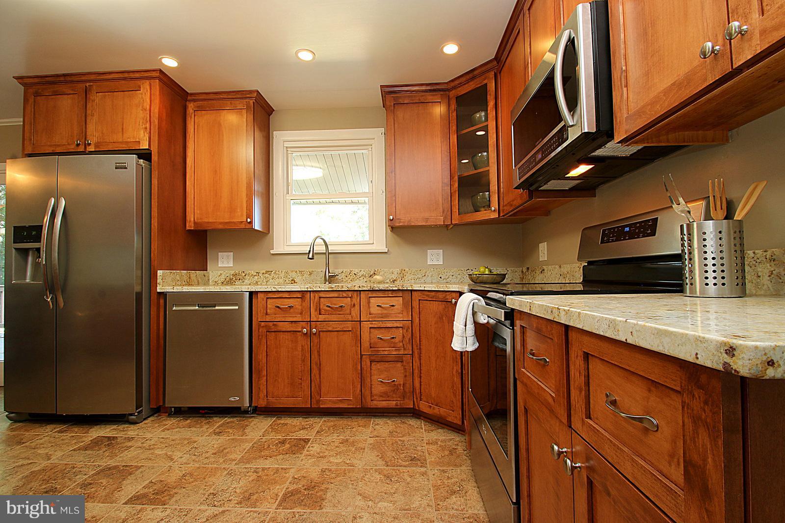 713 Riverside Drive Baltimore, MD 21221 - Photo 17 of 30 Kitchen