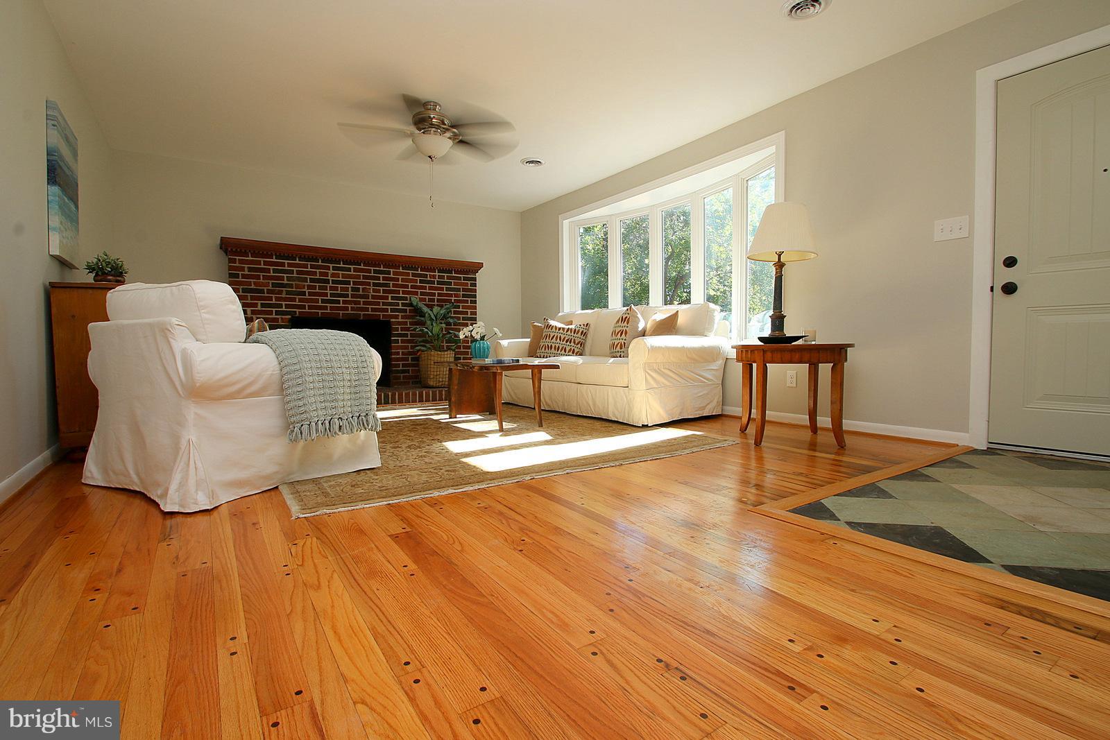713 Riverside Drive Baltimore, MD 21221 - Photo 6 of 30 Living Room