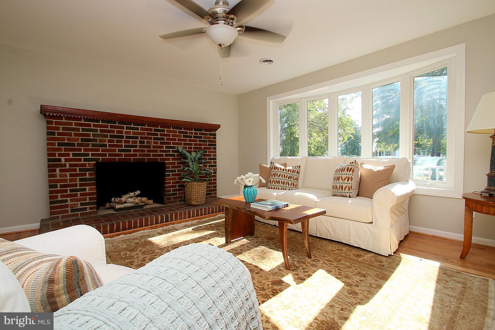 713 Riverside Drive Baltimore, MD 21221 - Photo 8 of 30 Living Room