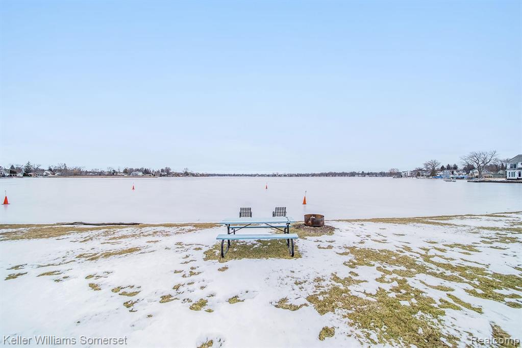 1643 Cass Lake Road Keego Harbor, MI 48320 - Photo 18 of 28