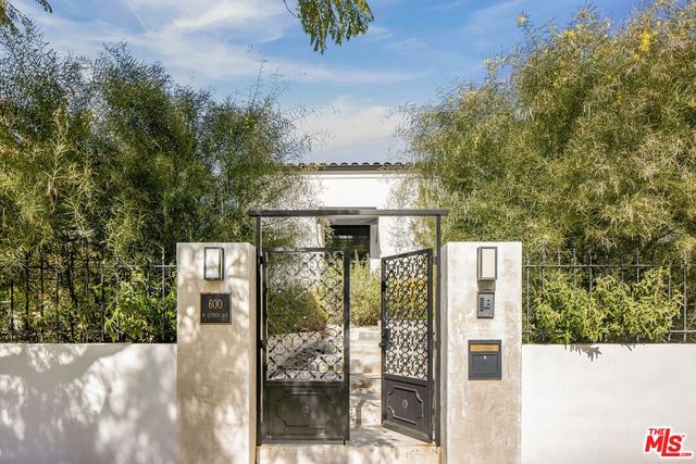 a sign that is on the side of a building