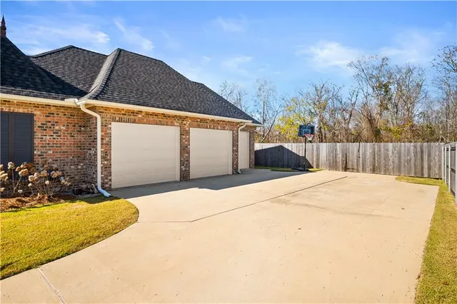 $750,000 | 152 Pecan Bayou Drive, Alexandria, LA 71303