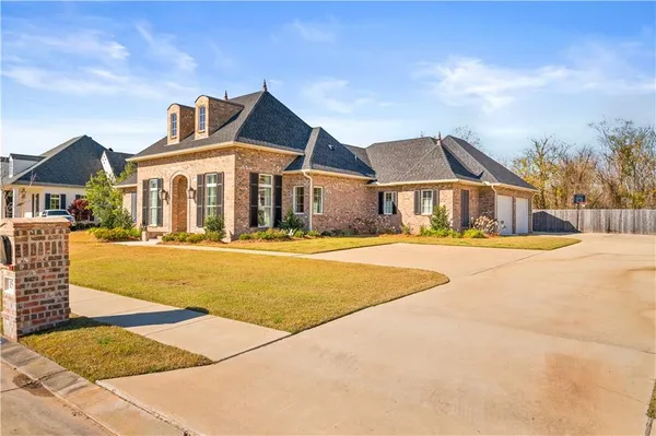 $750,000 | 152 Pecan Bayou Drive, Alexandria, LA 71303