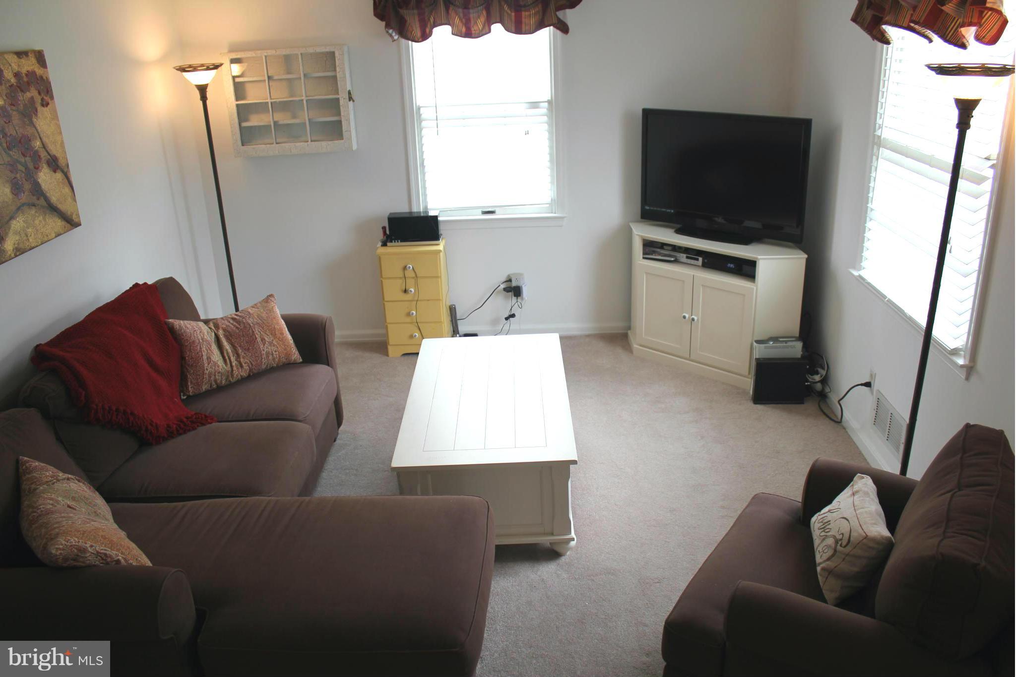 1812 Cromwood Road Baltimore, MD 21234 - Photo 5 of 25 Living Room