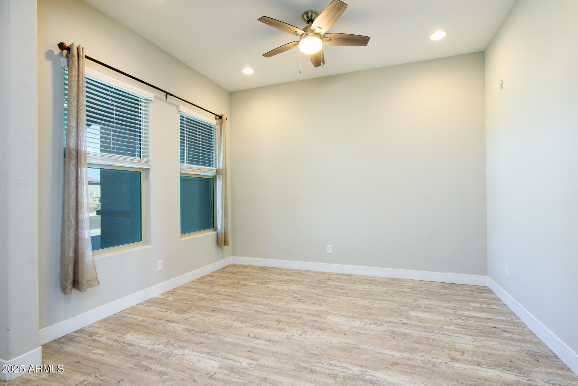 21093 North Willow Road Maricopa, AZ 85138 - Photo 9 of 66 Den/front room