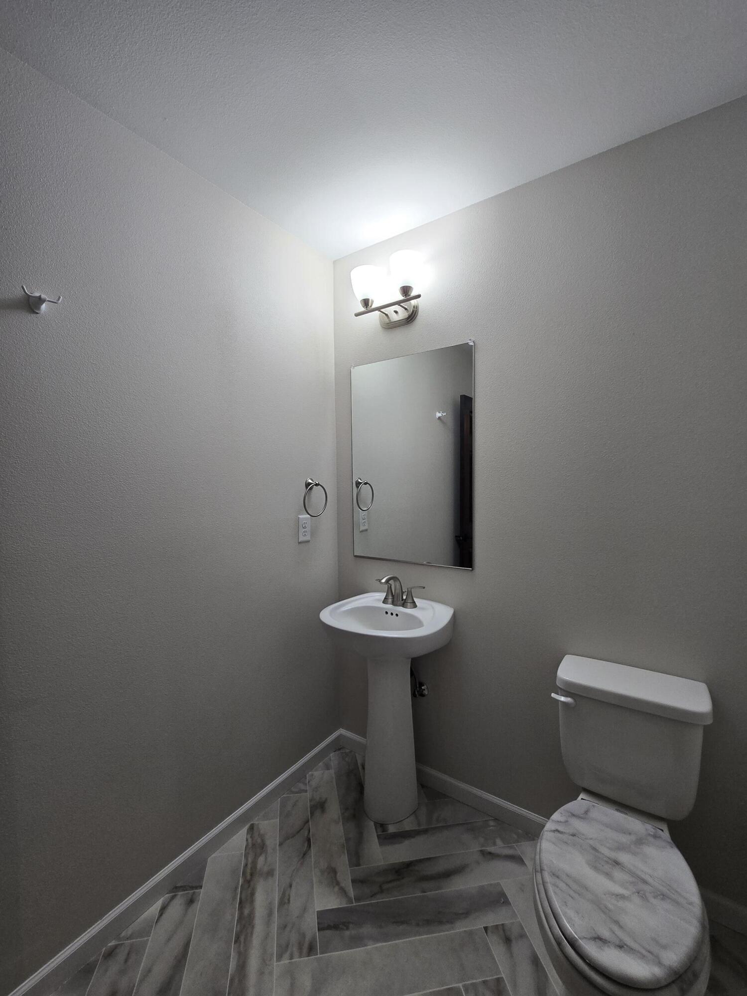 588 Upper Applegate Road Jacksonville, OR 97530 - Photo 11 of 53 downstairs bath