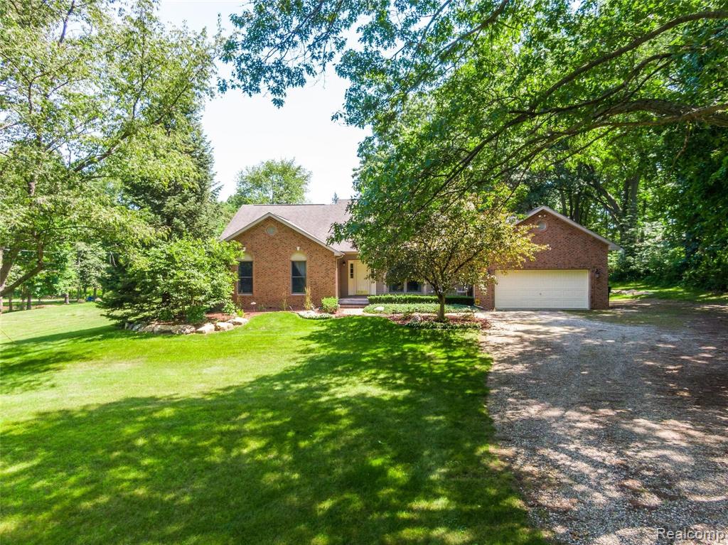 8249 Chambers Road Pinckney, MI 48169 - Photo 2 of 59