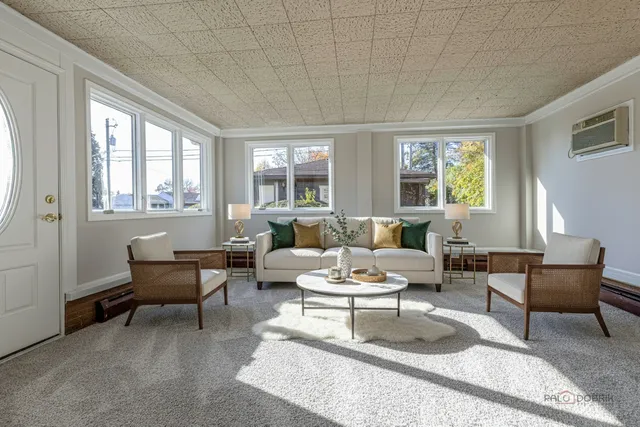 $299,000 | 858 East Grant Drive, Des Plaines, IL 60016