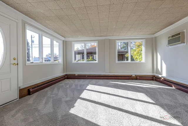 $299,000 | 858 East Grant Drive, Des Plaines, IL 60016