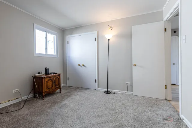 $299,000 | 858 East Grant Drive, Des Plaines, IL 60016