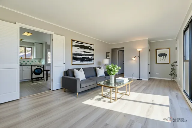 $299,000 | 858 East Grant Drive, Des Plaines, IL 60016