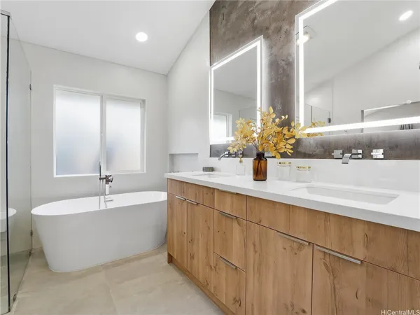 $3,150,000 | 7157 Makaa Street, Honolulu, HI 96825