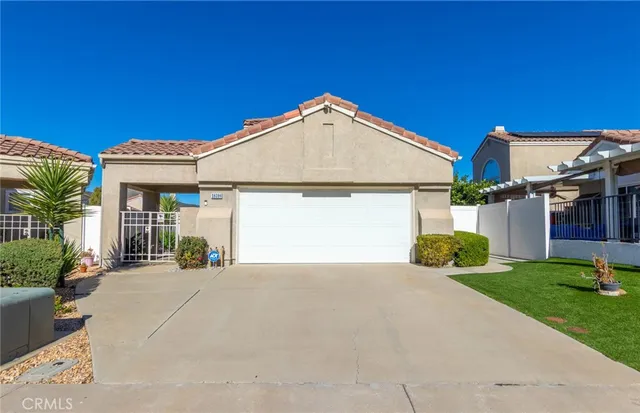 a view of a house with backyard and porch