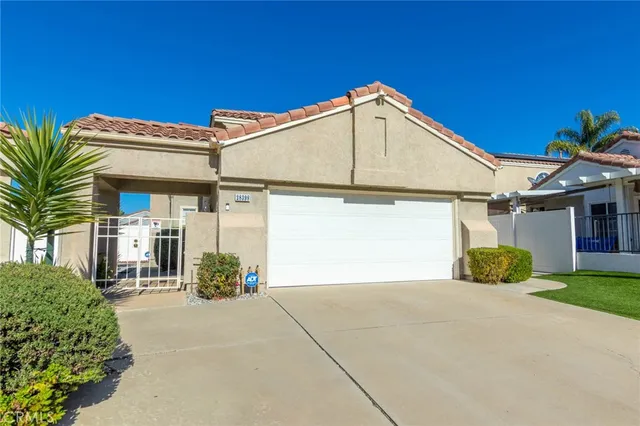 a view of a house with a garage and yard