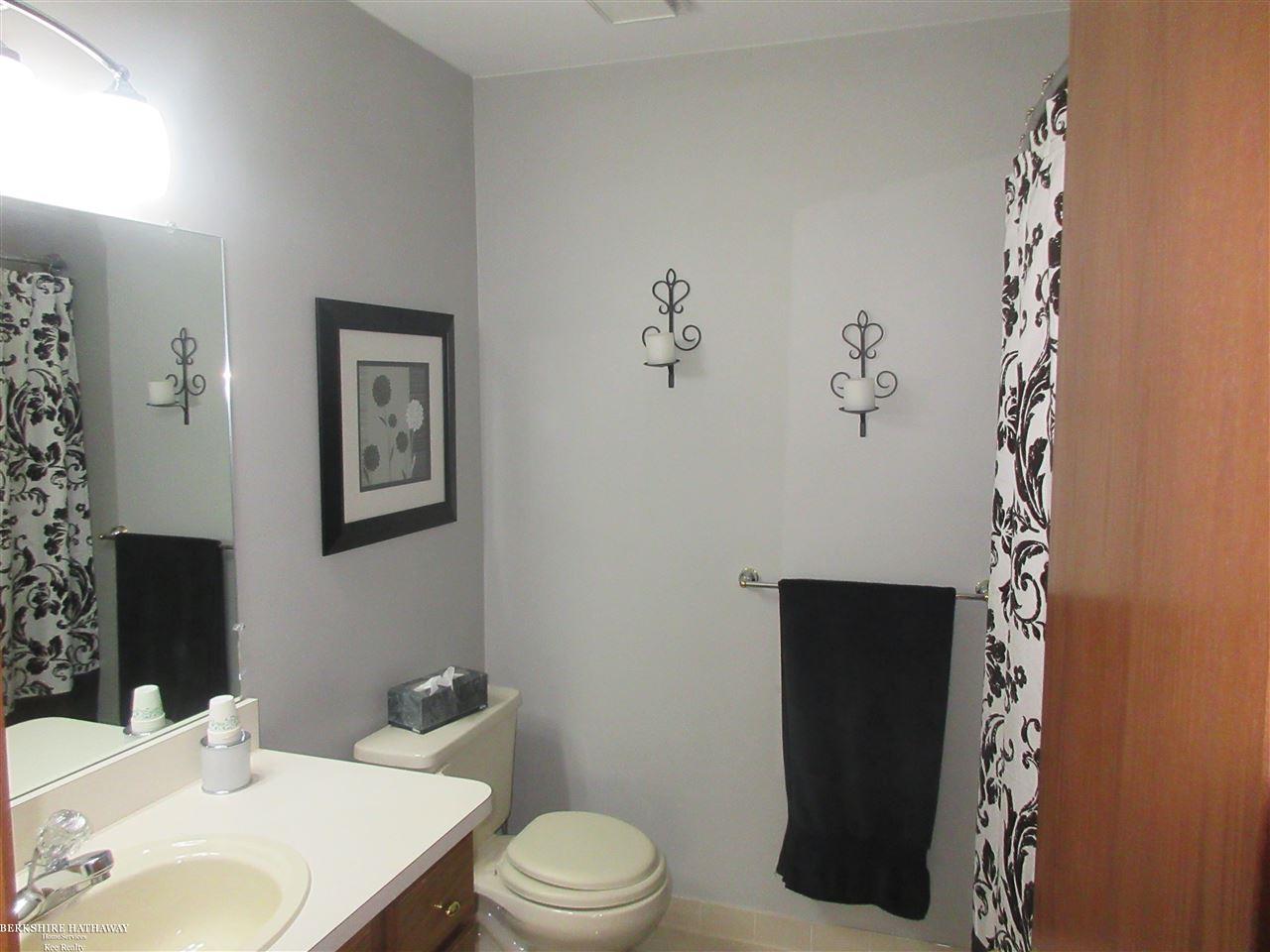 16752 Fieldstone Macomb, MI 48042 - Photo 19 of 29 31320172-18.JPG