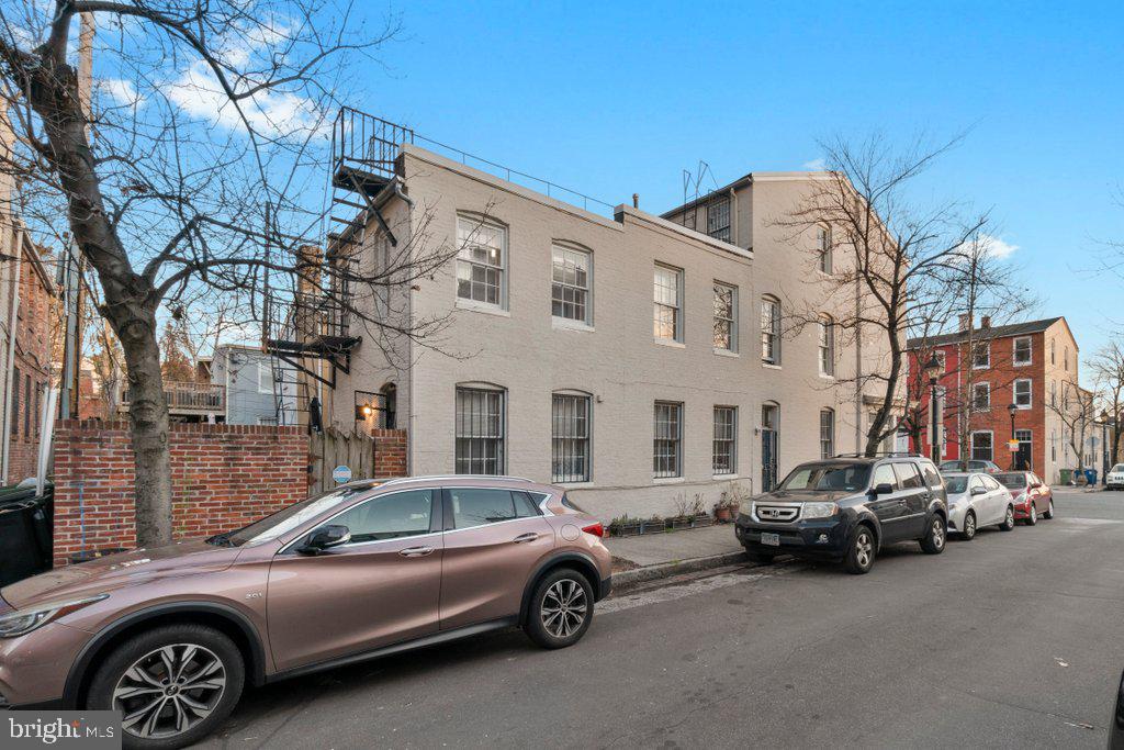 664 Portland Street Baltimore, MD 21230 - Photo 2 of 30